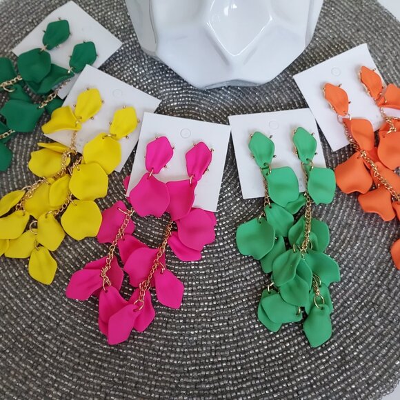 YELLOW Dangle Petal Earrings, NEW in bag - Picture 3 of 5